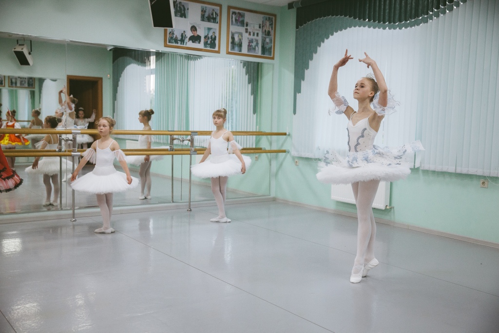 Балетная школа балета. Балетная школа для детей. Школа балерин. Фотосессия в балетном зале.